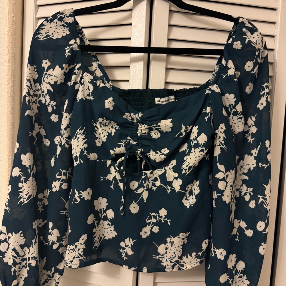 Abercrombie cropped blouse